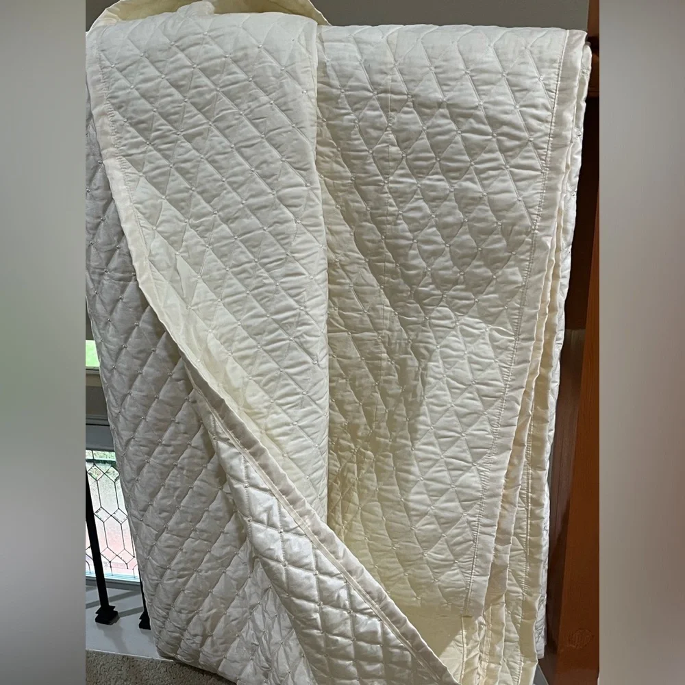 Croscill Home LLC Polyester Queen DIAMOND DESIGN BED- SPREAD White Label QUEEN